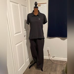 Lovingly used FIGS PRO set Black on Black